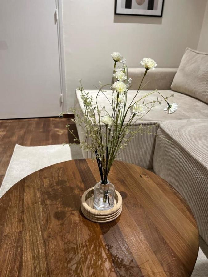 Apartment With Mediterranean Charm In The Heart Of The Provencal Market 앙티브 외부 사진