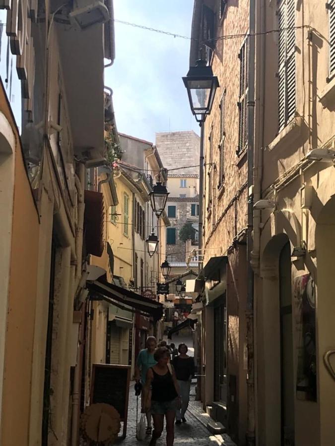 Apartment With Mediterranean Charm In The Heart Of The Provencal Market 앙티브 외부 사진